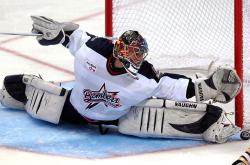 塞尔维亚队观众热烈欢呼！杜兰特迎来十五赛季出色发挥赛场气氛高涨